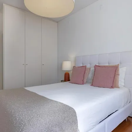 Lovelystay - Chiado 3bedroom Wonder Lisbona