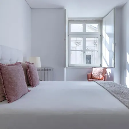 Lovelystay - Chiado 3bedroom Wonder *
