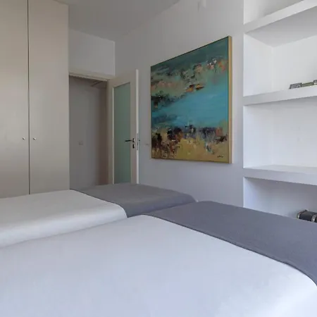 아파트 Lovelystay - Chiado 3bedroom Wonder 리스본