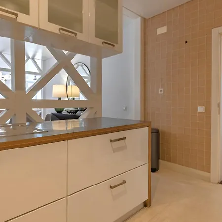 아파트 Lovelystay - Chiado 3bedroom Wonder
