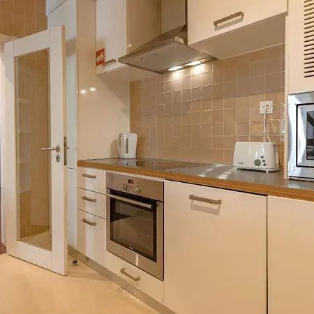 Lovelystay - Chiado 3bedroom Wonder 아파트 *