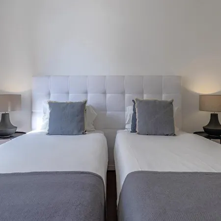 아파트 Lovelystay - Chiado 3bedroom Wonder *