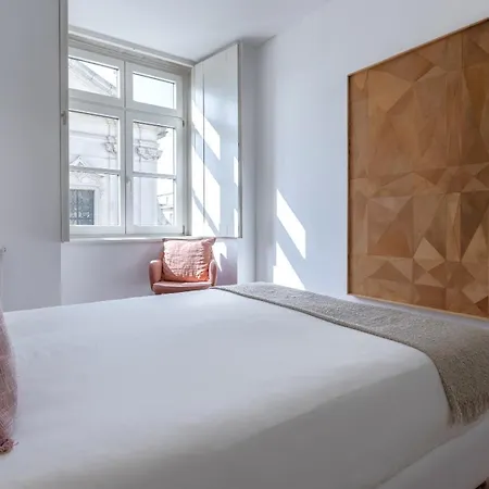 Lovelystay - Chiado 3bedroom Wonder 아파트 리스본